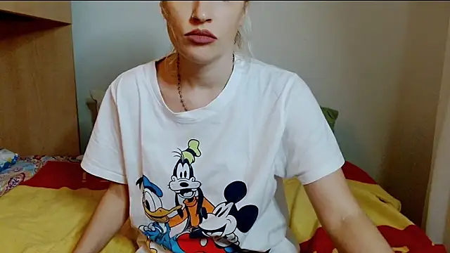 Snapshot of SatinQueen90 chatting on 25, 11, 2025 SatinQueen90 online show from 25, 11, 2025