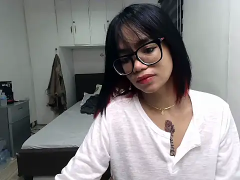 eattmebabyy online show from 25, 4, 2026