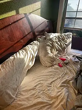 caramel  cremes online show from 10, 11, 2025