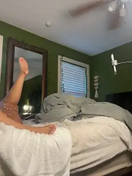 caramel  cremes online show from 17, 11, 2025