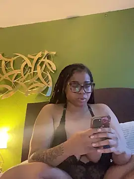 Snapshot of caramel__cremes chatting on 5, 5, 2026 caramel cremes online show from 5, 5, 2026