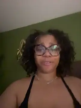 Snapshot of caramel__cremes chatting on 11, 5, 2026 caramel cremes online show from 11, 5, 2026