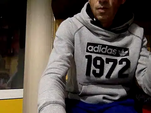 Snapshot of adiluci1 chatting on 12, 10, 2025 adiluci1 online show from 12, 10, 2025