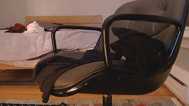 Snapshot of hungbottom603 chatting on 21, 12, 2025 hungbottom603 online show from 21, 12, 2025