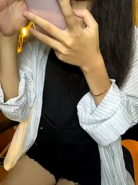 Nhinhi18 online show from 4, 10, 2025