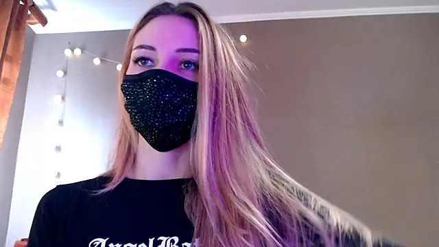 Iris lave online show from 4, 12, 2025