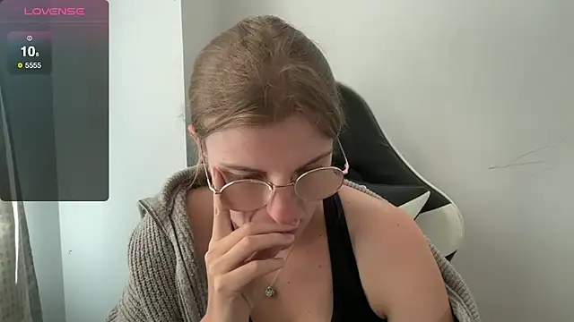 BustyKellyXXX online show from 6, 10, 2025