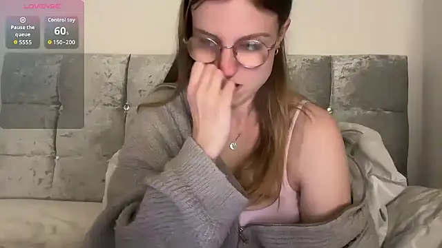 BustyKellyXXX online show from 9, 4, 2026