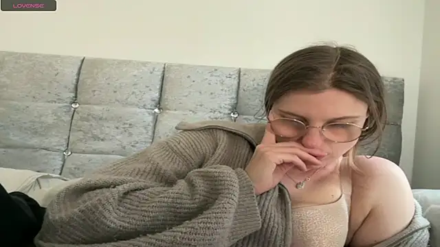 BustyKellyXXX online show from 28, 4, 2026