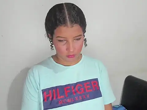 Snapshot of Hellen_scot chatting on 15, 11, 2025 Hellen scot online show from 15, 11, 2025