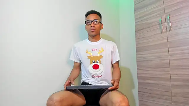 Snapshot of kenan_2601 chatting on 4, 12, 2025 kenan 2601 online show from 4, 12, 2025