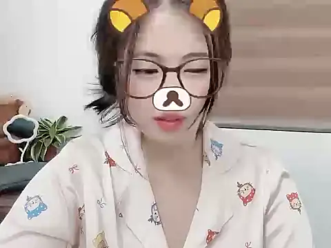 Snapshot of Amelia-babee chatting on 13, 9, 2025 Amelia-babee online show from 13, 9, 2025