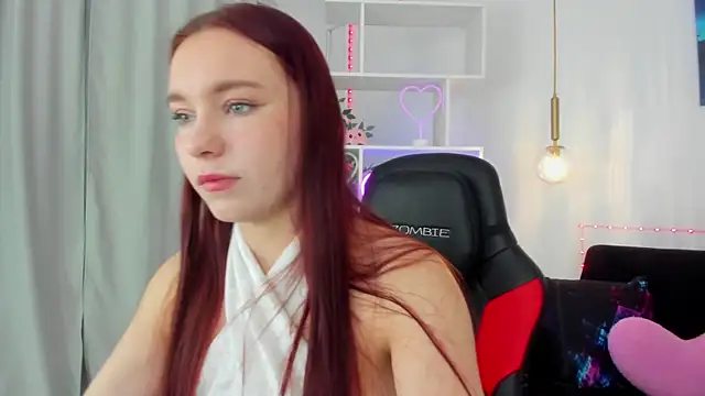 Snapshot of NoraHaynes chatting on 13, 10, 2025 NoraHaynes online show from 13, 10, 2025