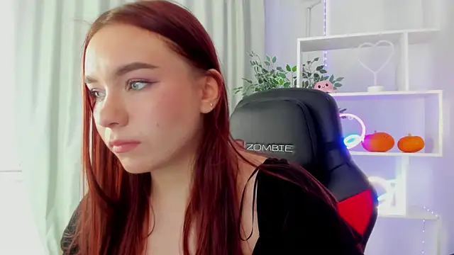 Snapshot of NoraHaynes chatting on 21, 10, 2025 NoraHaynes online show from 21, 10, 2025