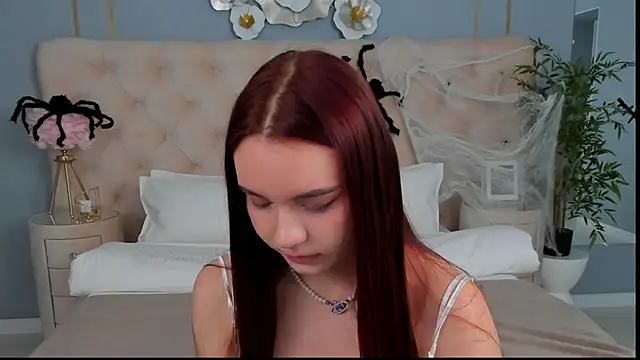 Snapshot of NoraHaynes chatting on 3, 11, 2025 NoraHaynes online show from 3, 11, 2025