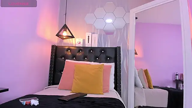 lucia-cute online show from 27, 7, 2026