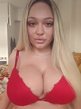 Snapshot of misstitmouseofficial chatting on 18, 10, 2025 misstitmouseofficial online show from 18, 10, 2025