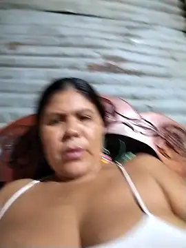 Snapshot of hotmom33 chatting on 29, 11, 2025 hotmom33 online show from 29, 11, 2025