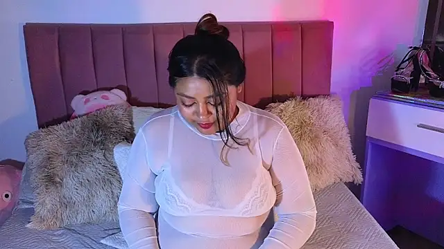 Hela Collins online show from 23, 4, 2026