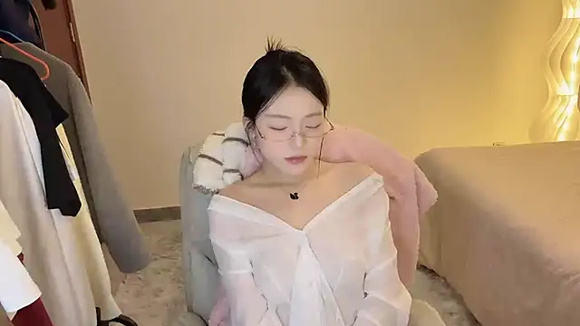 Snapshot of Robin-o3 chatting on 4, 12, 2025 Robin-o3 online show from 4, 12, 2025