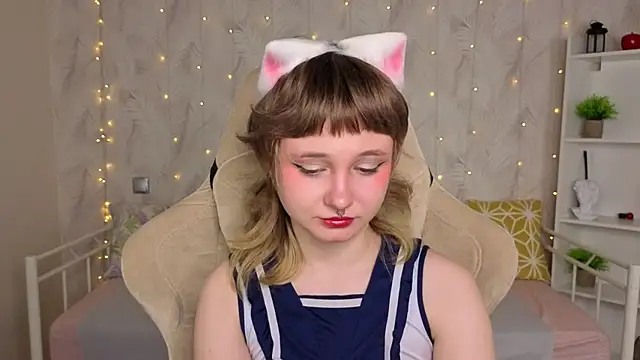 Tori Cutie online show from 28, 4, 2026