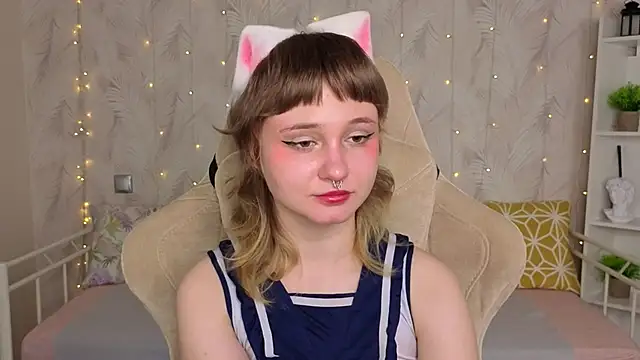 Tori Cutie online show from 28, 4, 2026