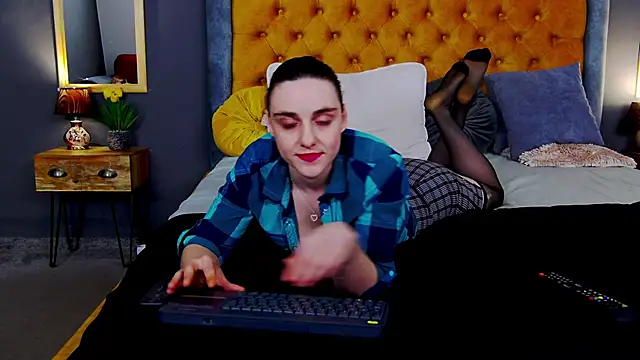 Jessica White  online show from 23, 4, 2026