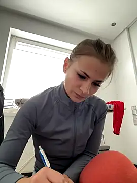 IsabellaEtha online show from 8, 10, 2025