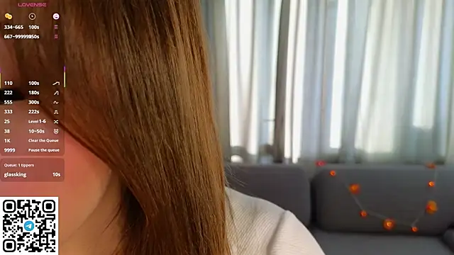 Snapshot of KristiGroune chatting on 8, 11, 2025 KristiGroune online show from 8, 11, 2025