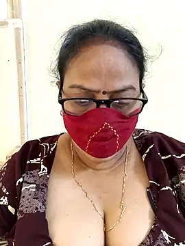 Snapshot of heera-rani chatting on 18, 5, 2026 heera-rani online show from 18, 5, 2026