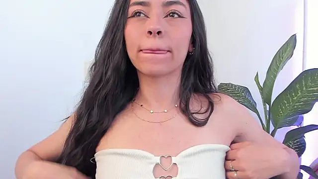 canelleGarces online show from 23, 4, 2026