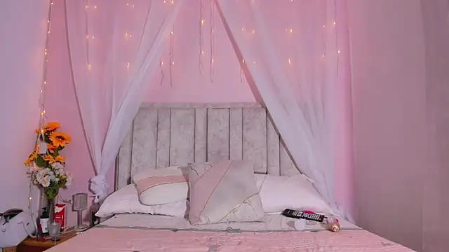 Rachellcooperrr online show from 13, 9, 2025