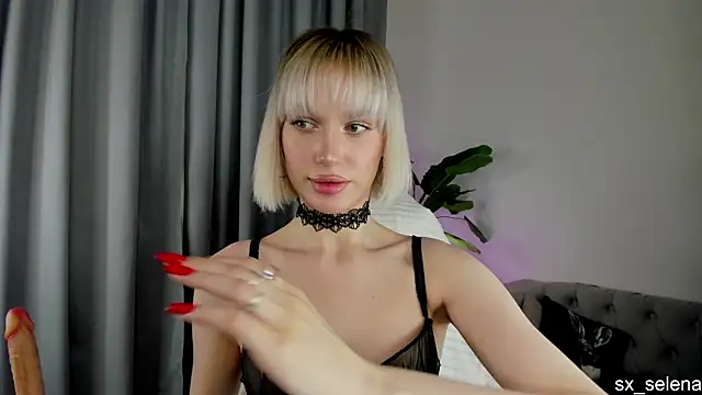 Ice Strawberry online show from 26, 4, 2026