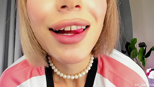Ice Strawberry online show from 21, 6, 2026