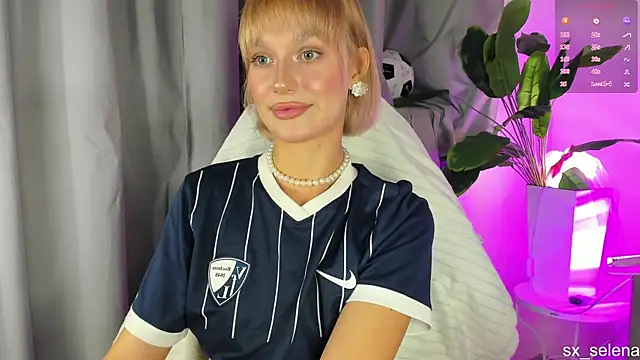 Ice Strawberry online show from 19, 7, 2026