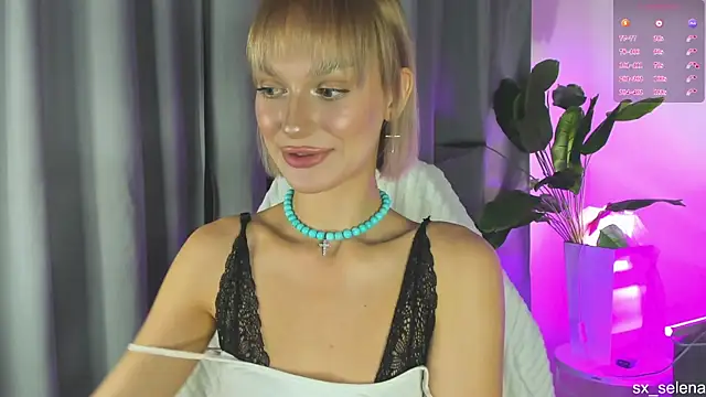Ice Strawberry online show from 22, 7, 2026