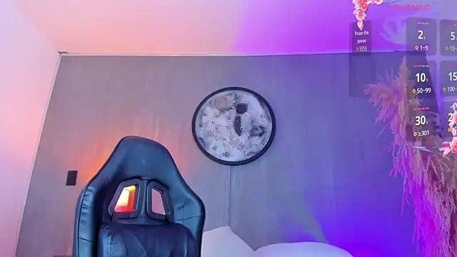 luccia smith online show from 22, 4, 2026