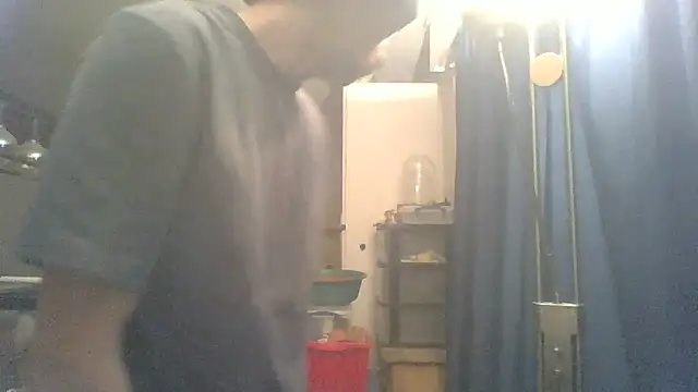 Snapshot of dikkefluit chatting on 19, 4, 2026 dikkefluit online show from 19, 4, 2026