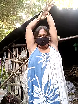 Snapshot of Hotty-rosni chatting on 13, 11, 2025 Hotty-rosni online show from 13, 11, 2025