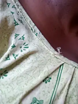 Snapshot of Hotty-rosni chatting on 20, 11, 2025 Hotty-rosni online show from 20, 11, 2025