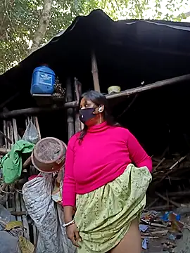 Snapshot of Hotty-rosni chatting on 25, 11, 2025 Hotty-rosni online show from 25, 11, 2025