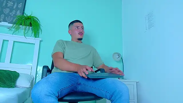 Snapshot of MrFox__ chatting on 20, 9, 2025 MrFox online show from 20, 9, 2025