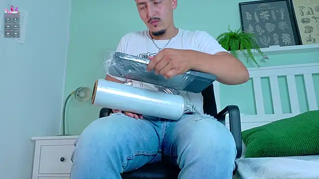 Snapshot of MrFox__ chatting on 27, 9, 2025 MrFox online show from 27, 9, 2025