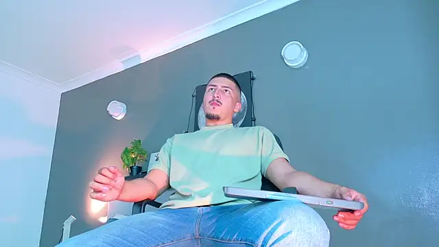 Snapshot of MrFox__ chatting on 6, 10, 2025 MrFox online show from 6, 10, 2025