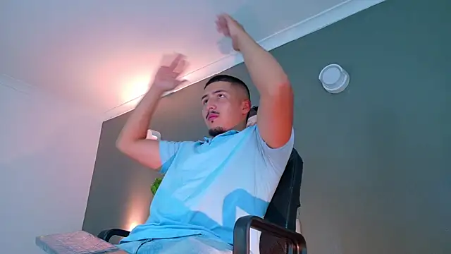 Snapshot of MrFox__ chatting on 7, 10, 2025 MrFox online show from 7, 10, 2025