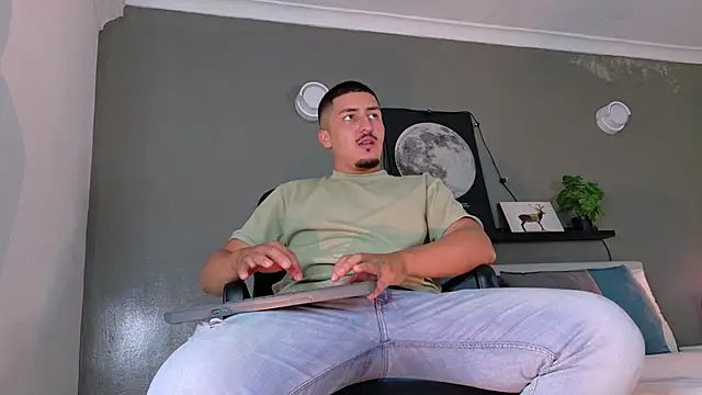 Snapshot of MrFox__ chatting on 27, 10, 2025 MrFox online show from 27, 10, 2025