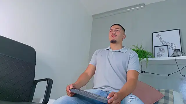 Snapshot of MrFox__ chatting on 28, 10, 2025 MrFox online show from 28, 10, 2025