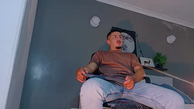 Snapshot of MrFox__ chatting on 29, 10, 2025 MrFox online show from 29, 10, 2025