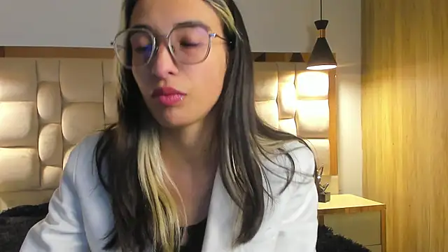 Emilia Bons online show from 11, 9, 2025