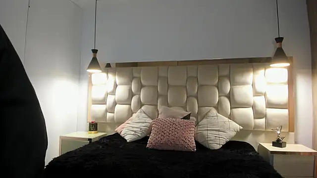 Emilia Bons online show from 25, 9, 2025